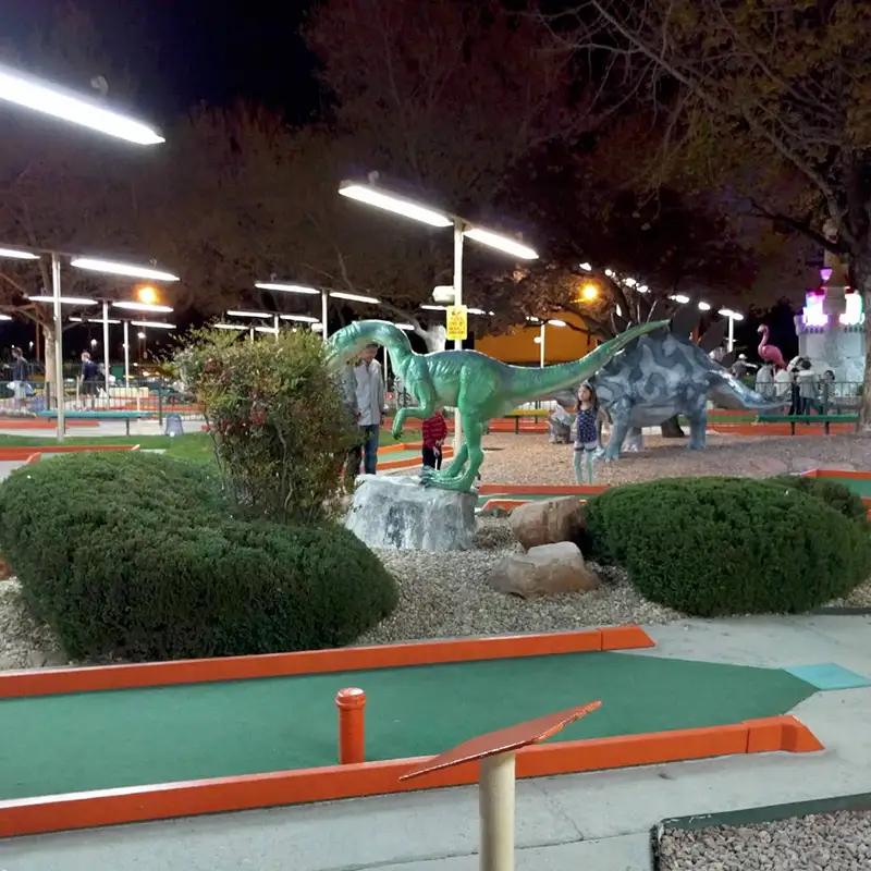 Night photo of Putts N Pints